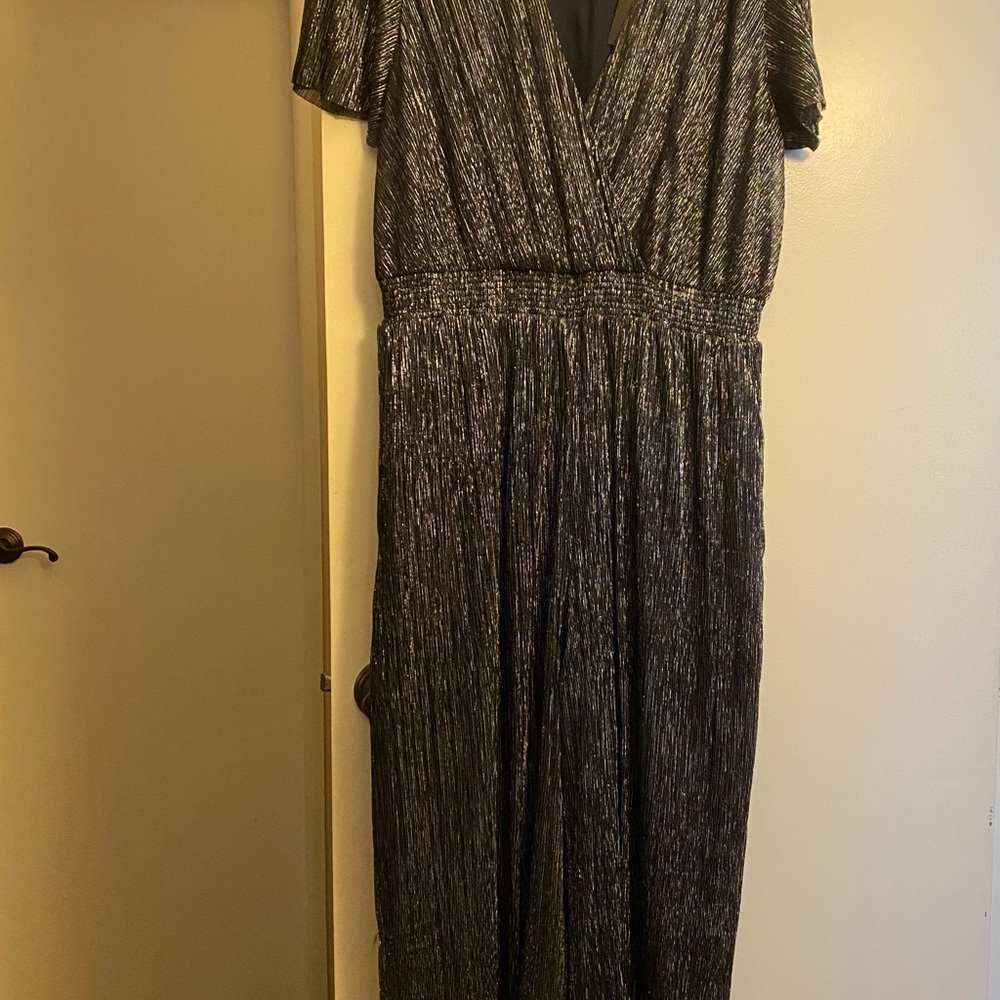 Banana Republic Women’s NWT black and silver metallic jumpsuit size L.